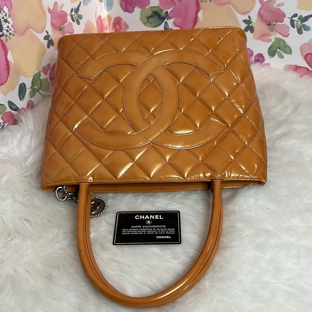 💯Authentic Chanel Medallion PM Size🍀